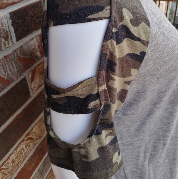 #21-Camo and Gray Top - Picture 6 of 6